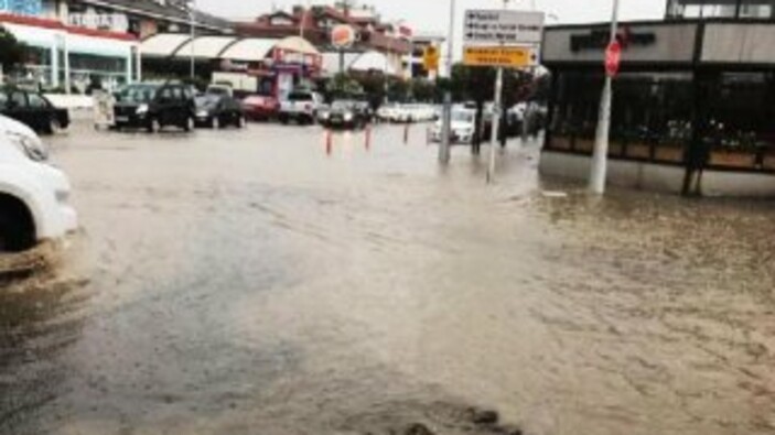 Sakarya'da Sağanak Yağışın Tahribatı: Dere Taştı, Yollar Ve Tarlalar Sular Altında