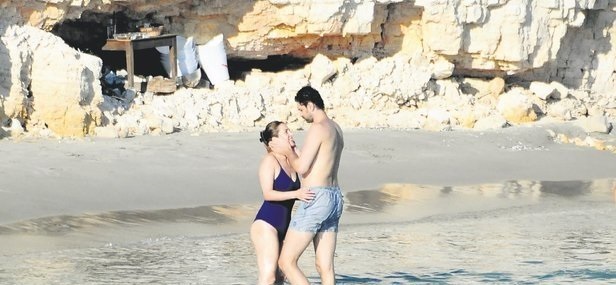 İrem Sak Ve Furkan Korkmaz Çeşme'de Romantik Anlar Yaşadı