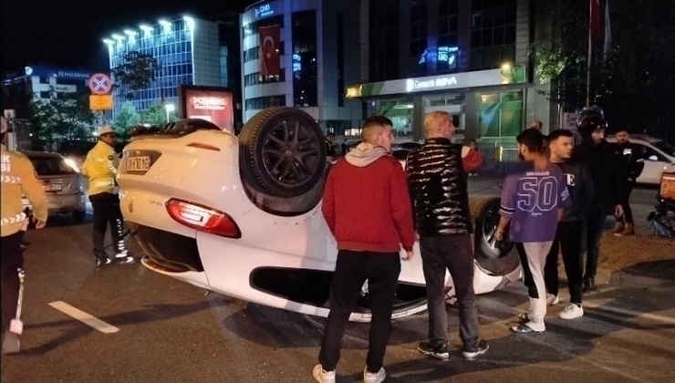 Kadıköy'de Motosikletliye Çarpan Araç Sürücüsü Kaçıp Yerine Başkasını Yolladı!