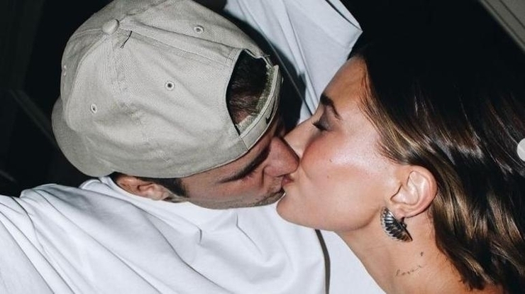 Justin Ve Hailey Bieber'ın Romantik Pozu! Aşk Dolu Bir Evlilik...