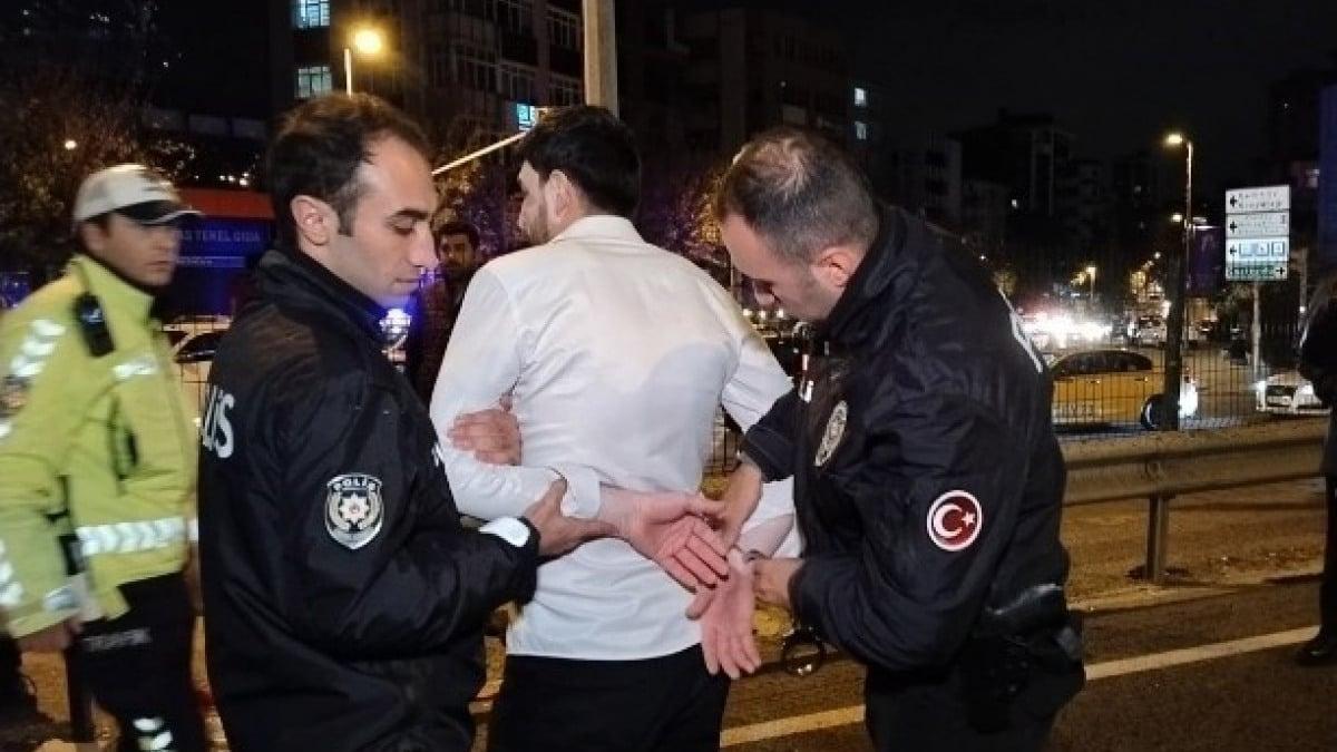 Kadıköy'de Motosikletliye Çarpan Araç Sürücüsü Kaçıp Yerine Başkasını Yolladı!