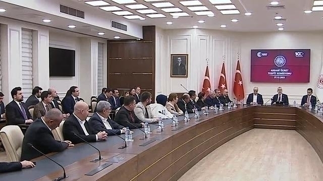 2024 Yılı Asgari Ücreti 17 Bin 2 Lira Oldu! Türk-iş Başkanı Şehrh Koydu...