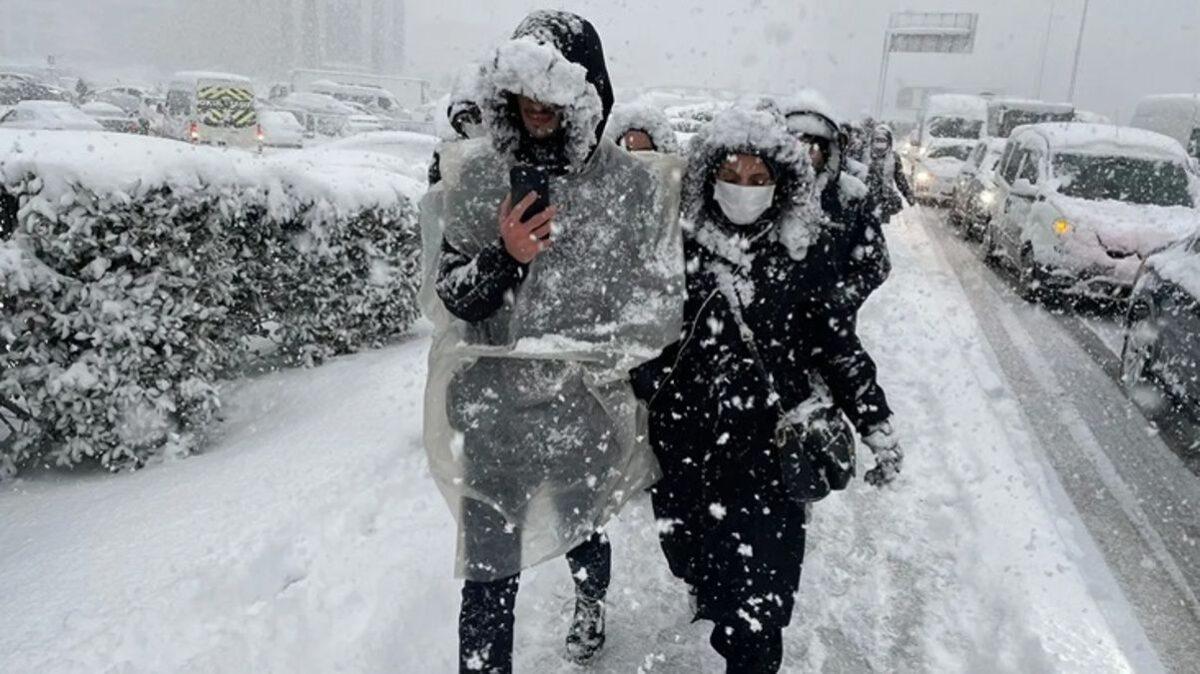 İstanbul'da Mevsimin İlk Karı Gelmeyi Bekliyor, Kar Yağışı 10-11 Ocak'ta Ba...