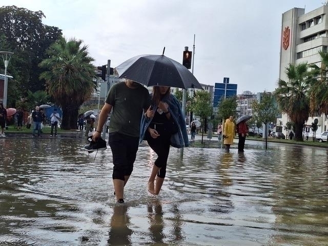 Meteoroloji'den İstanbul İçin Çok Şiddetli Yağış Uyarısı!