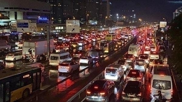 İstanbul'da Trafiğe Çıkan Para Ödeyecek, Eminönü Ve Karaköyde Başlıyor!