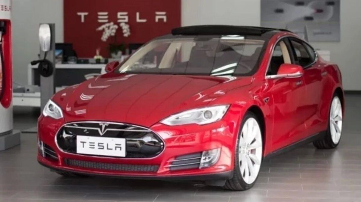 Tesla, Çin'de satışa sunduğu 1.6 milyon elektrikli aracı güvenlik sorunları...