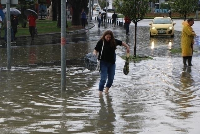 Meteoroloji'den İstanbul İçin Çok Şiddetli Yağış Uyarısı!