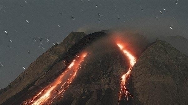 Japonya'daki Sakurajima Yanardağında Patlama!