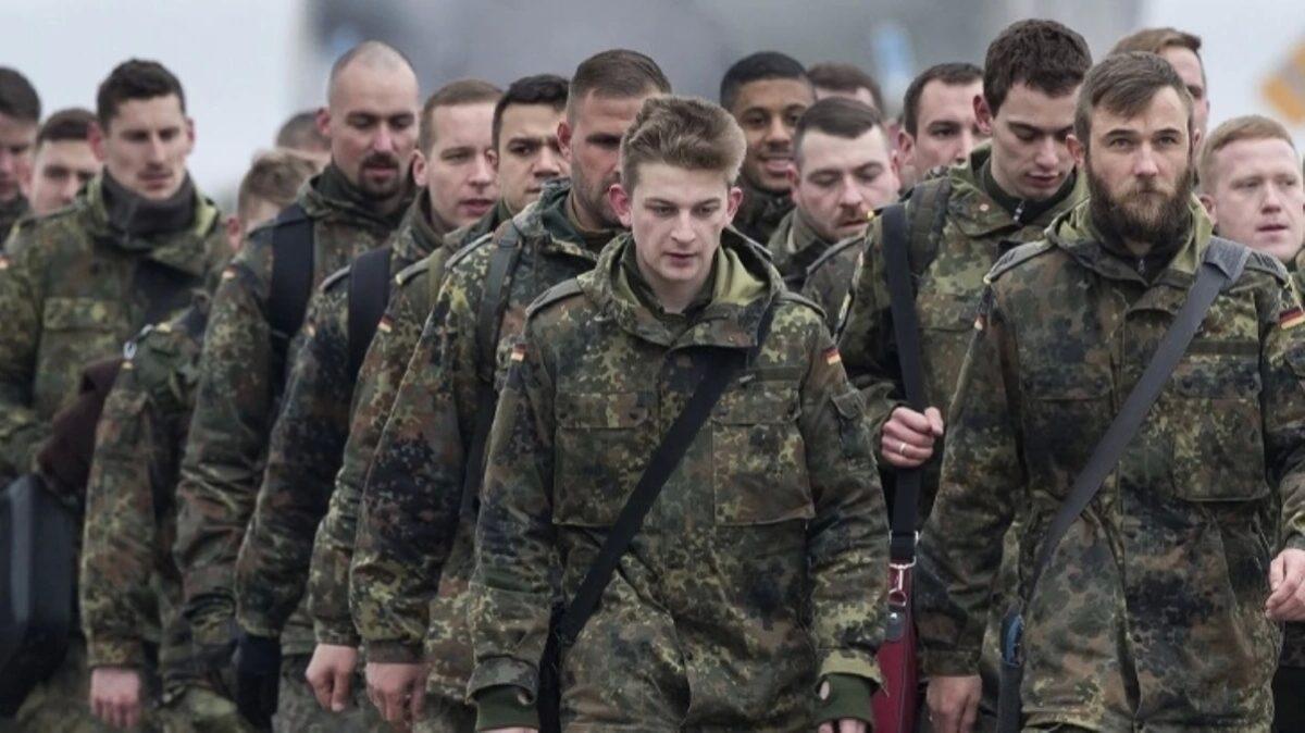 Almanya, zorunlu askerliğin kaldırılması ve gönüllü asker sayısının yetersi...