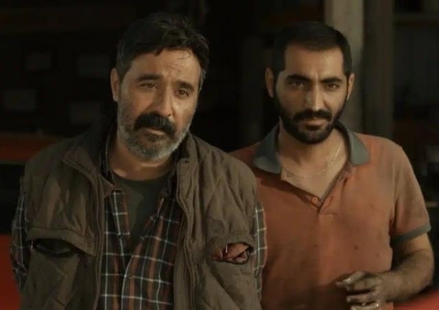 Mustafa Üstündağ, Film İçin Sanayideki Tamircinin Kıyafetini Takım Elbise Karşılığında Aldı