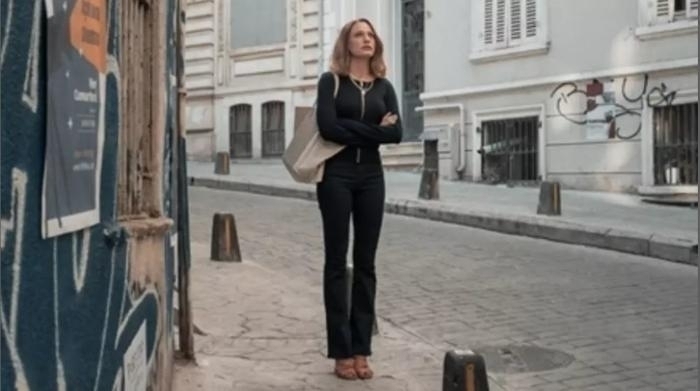 Netflix'ten Serenay Sarıkaya'lı Kimler Geldi Kimler Geçti Dizisinden İlk Kareler!