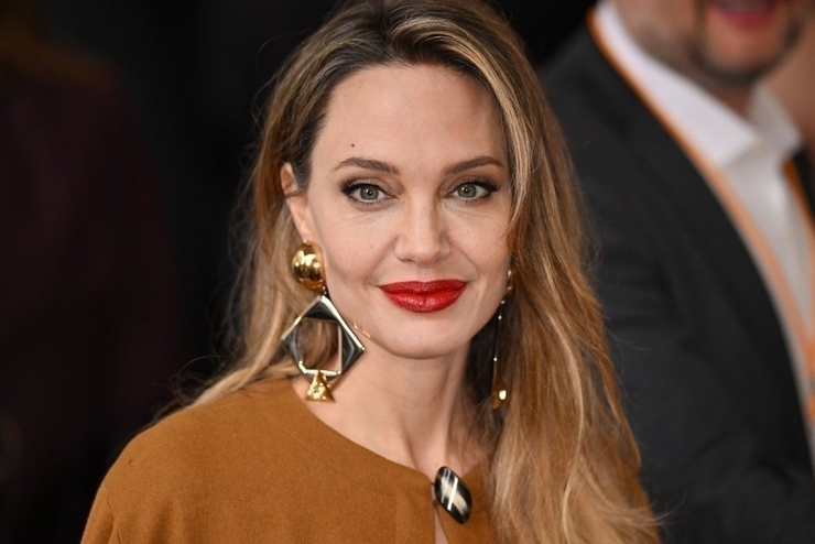 Angelina Jolie'nin Yeni Dövmesi: Stay Gold Ve The Outsiders Müzikali