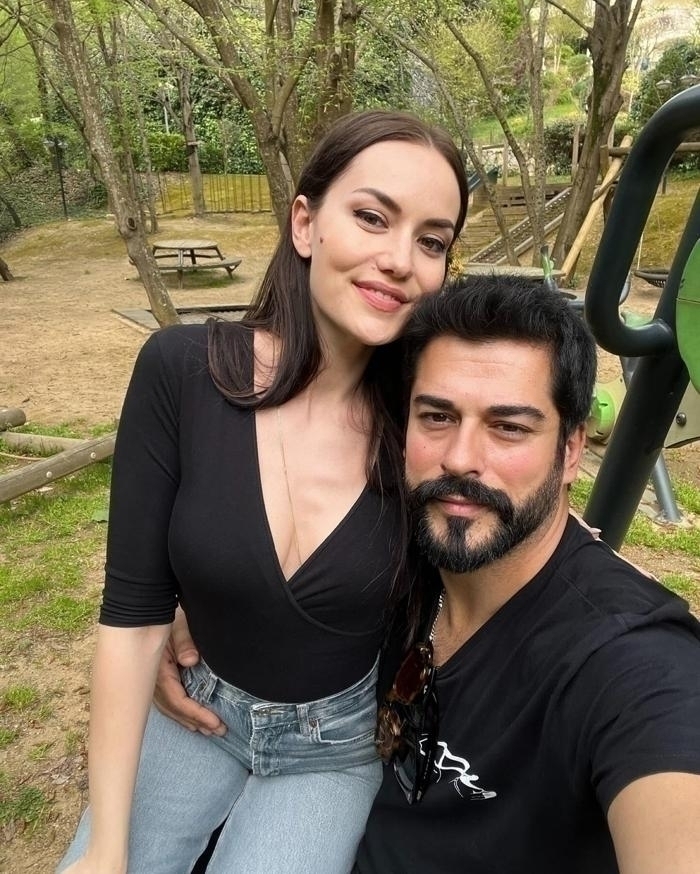 Fahriye Evcen Ve Burak Özçivit'in Mutlu Anları Sosyal Medyayı Salladı