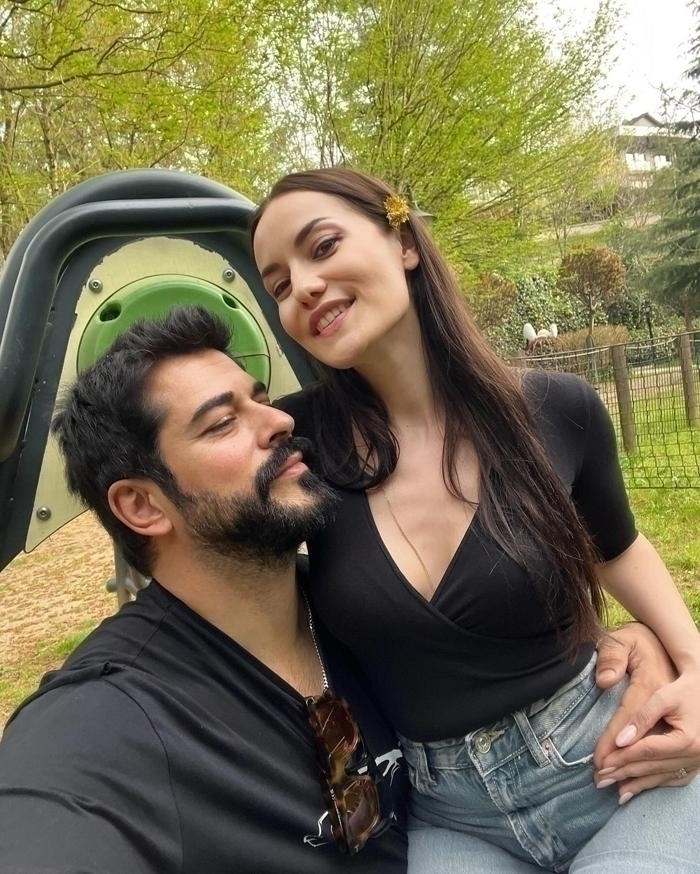 Fahriye Evcen Ve Burak Özçivit'in Mutlu Anları Sosyal Medyayı Salladı