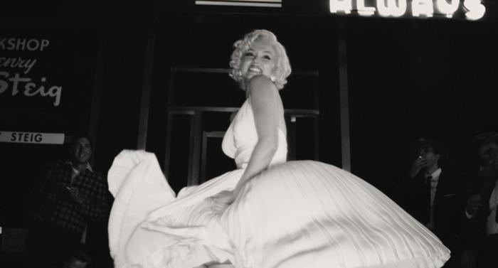 Marilyn Monroe'nun Mezarı Rekor Fiyata Satıldı