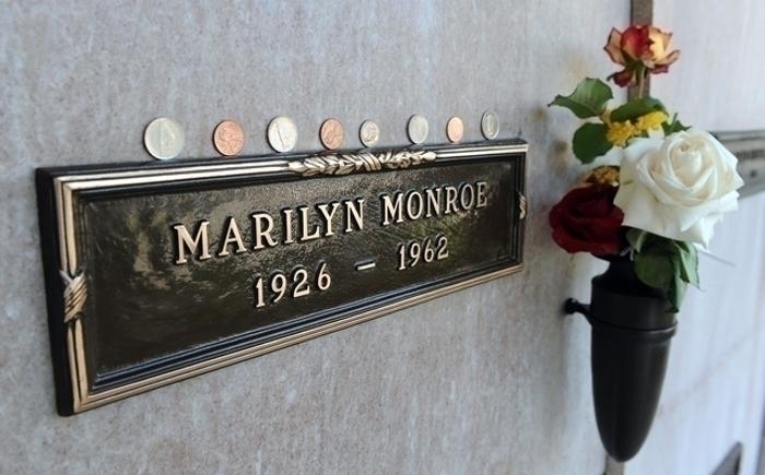 Marilyn Monroe'nun Mezarı Rekor Fiyata Satıldı