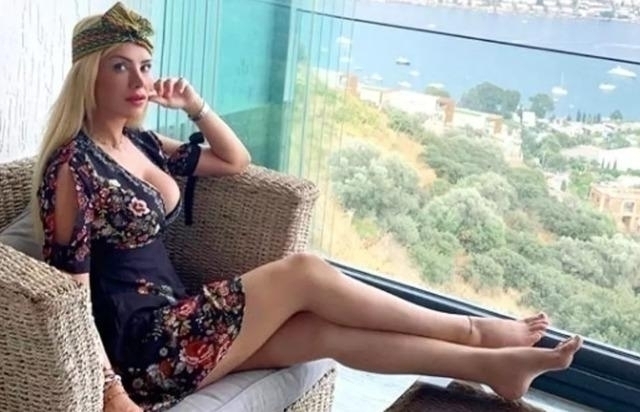 Ceyda Ersoy, Uçakta Kabin Memuruna Saldırdı, Gözaltına Alındı