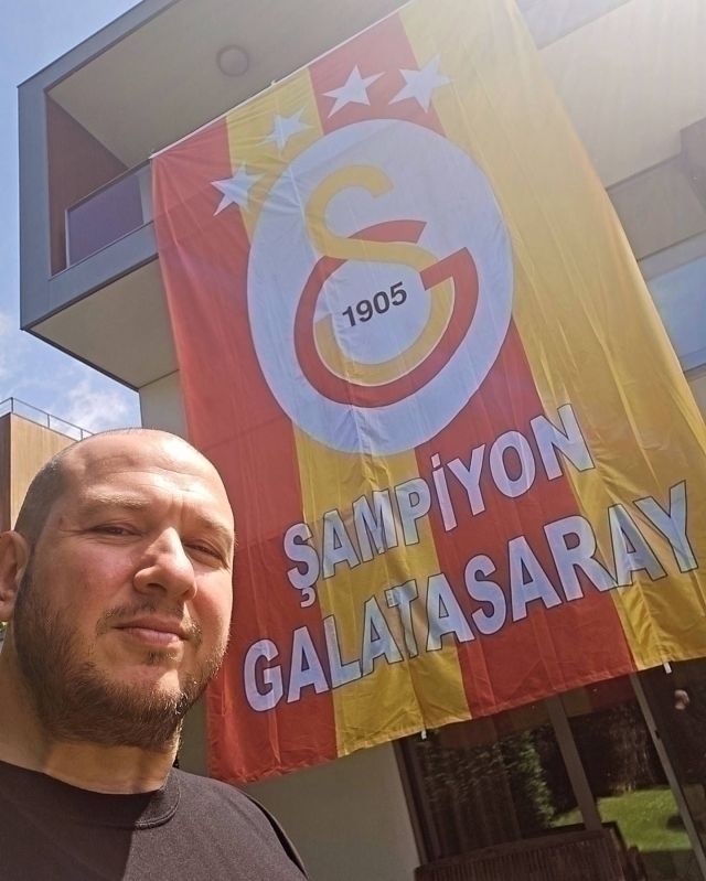 Galatasaray, Süper Lig Ve Süper Kupa Şampiyonluklarını Kutladı