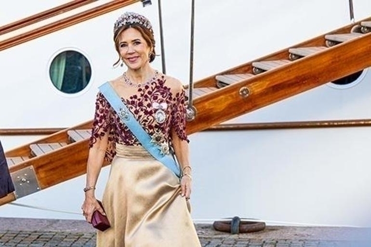 Danimarka Kraliçesi Tahtı Oğluna Bıraktı, İhanet Skandalıyla Gündemde