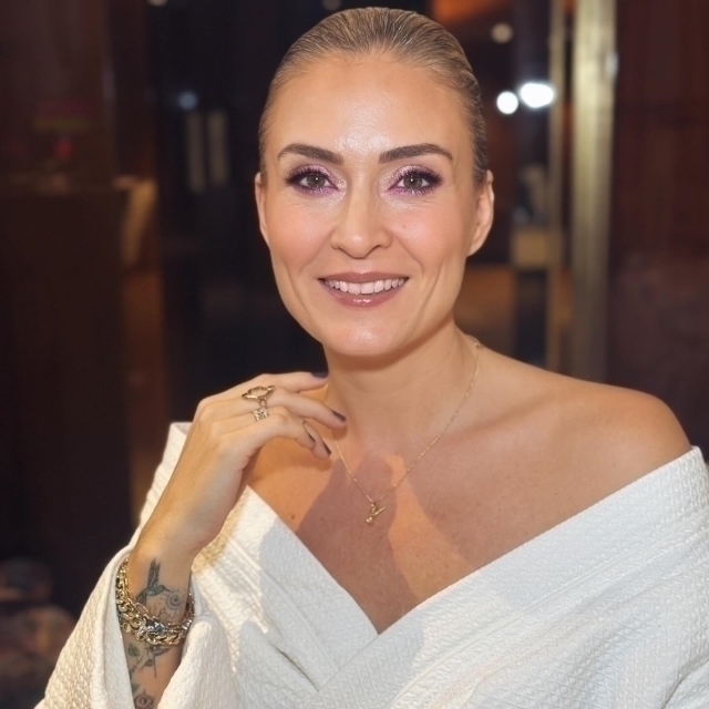 Ceyda Düvenci'nin Tatildeki Saç Değişikliği