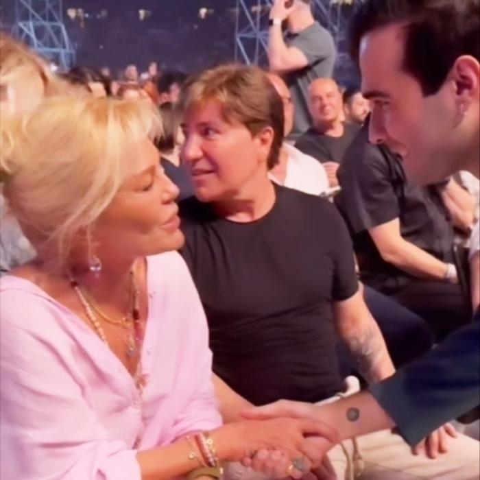 Mert Demir, Ajda Pekkan'ın Konserinde Semiramis Pekkan İle Tanıştı