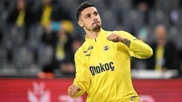 Rade Krunic'in Geleceği Belirsiz: Mourinho Onayıyla Satış İçin Görüşmeler Başladı