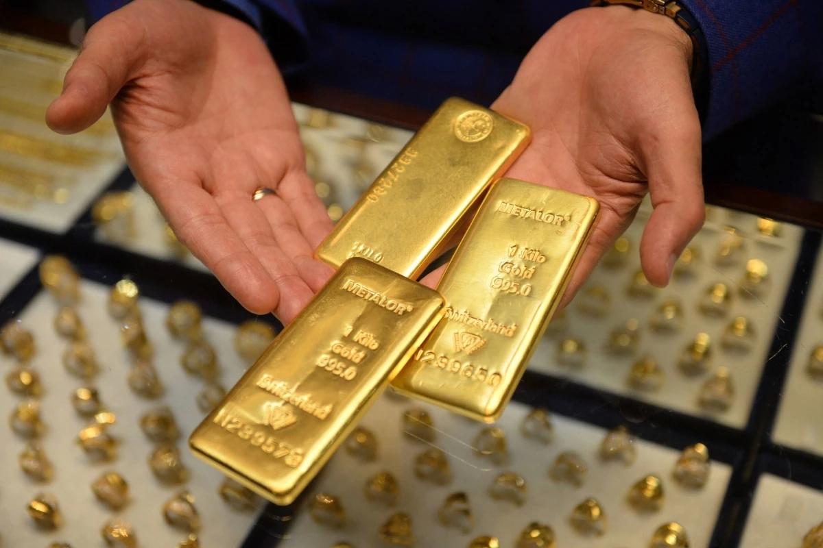 Altının gramı güne artışla başlayarak, 2 bin 454 lira seviyesinde işlem gör...