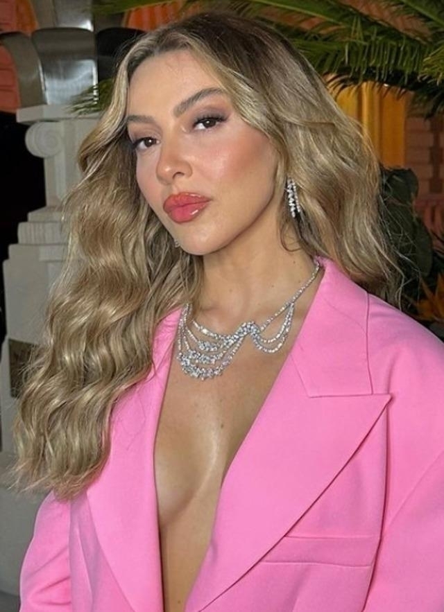 Hadise'nin Yeni Dizi Partneri Belli Oldu! Oyunculuk Kariyerinde İlk Adımını Attı!