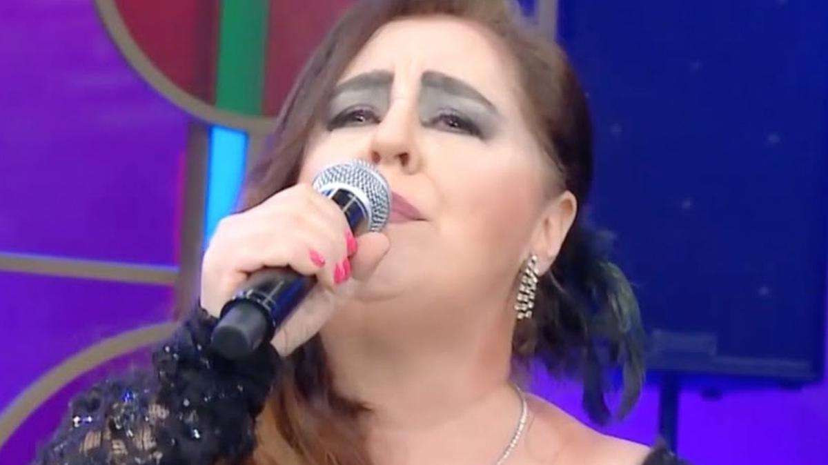 Meşhur şarkıcı Ayşe Mine, kolon ve rektum kanseri teşhisiyle mücadele ediyo...