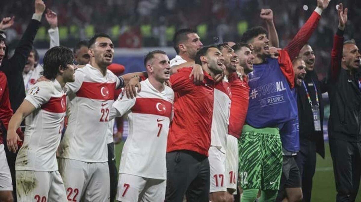 Beşiktaş, milli futbolcu Okay Yokuşlu'nun transferi için temsilcisiyle görü...