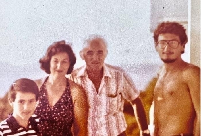 Metin Arolat, Nostaljik Fotoğraf Paylaşımıyla Duygusal Düşüncelerini Takipçileriyle Paylaştı