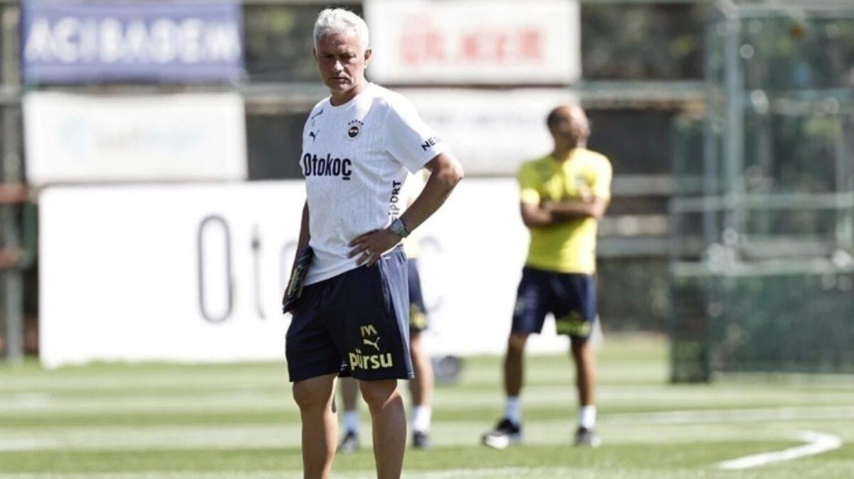 Fenerbahçe'nin yeni teknik direktörü Jose Mourinho, takımın zorlu koşulları...