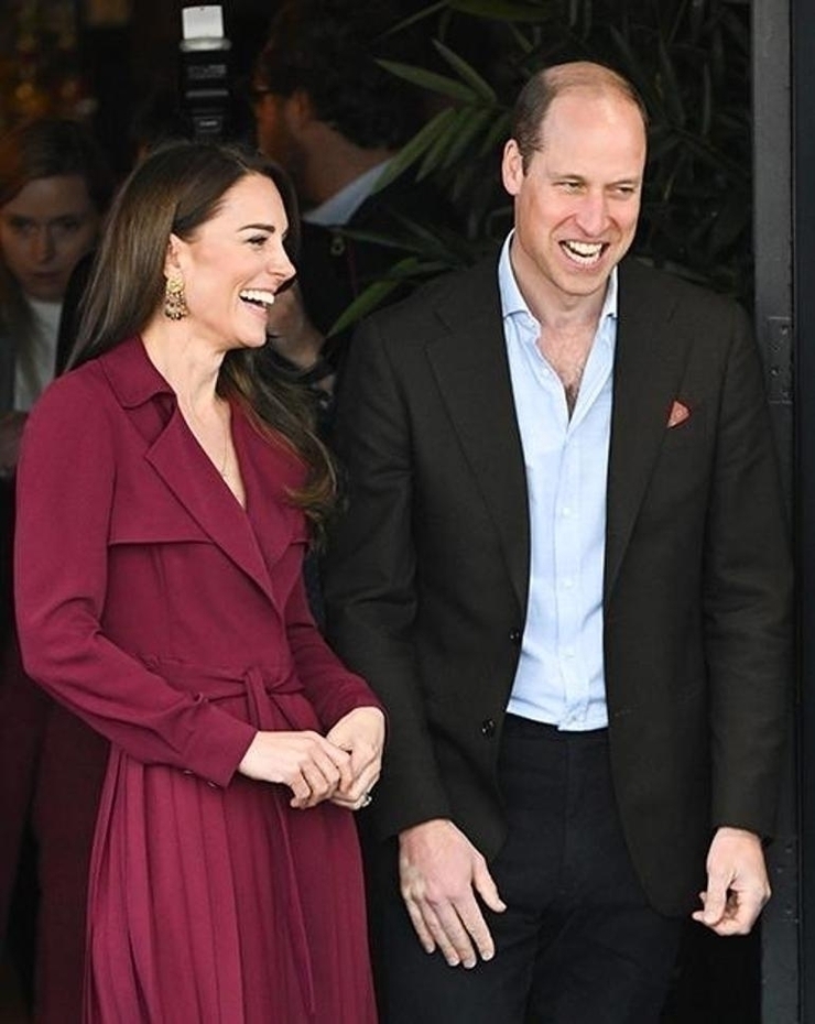 Galler Prensi William Ve Prenses Kate'e Törenle Tac Takılmadı!