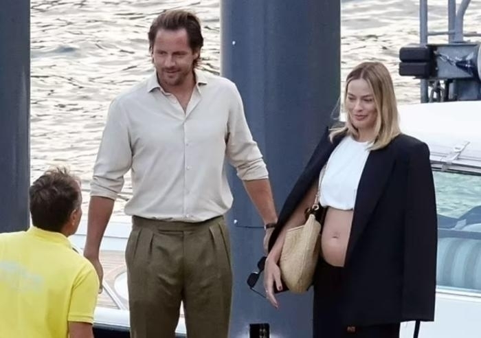 Margot Robbie, Eşiyle Bebek Bekliyor