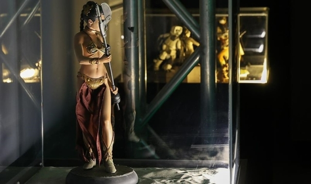 Star Wars'taki Prenses Leia'nın altın bikini kostümü 175 bin dolara müzayedede satıldı