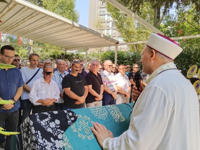 Yeşilçam'ın Usta Oyuncusu Sevil Üstekin, Sanat Camiasının Katılımıyla Son Yolculuğuna Uğurlandı