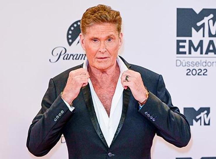 David Hasselhoff 72 yaşında dede oldu, torununa kavuştuğu an duygusal gözyaşlarıyla doldu