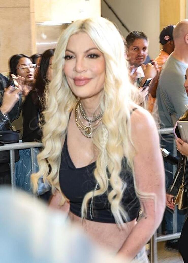 Milyarder Babadan Miras Bekleyen Tori Spelling Çocukları İçin Özel Pozlarını Satmayı Planlıyor