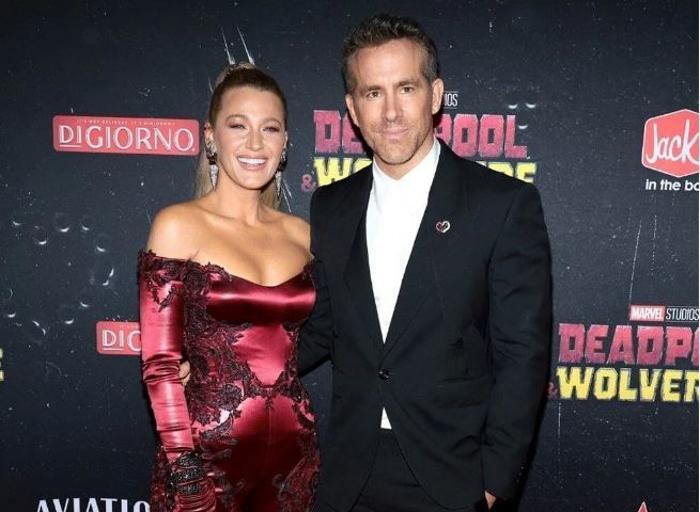 Blake Lively, Ryan Reynolds'ın aşk dolu sürprizlerini paylaştı: Her hafta çiçek yolluyordu