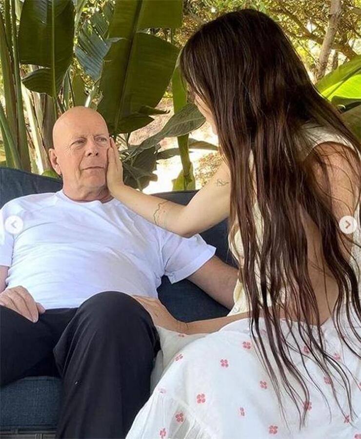 Bruce Willis'in sağlık durumu kötüleşiyor, eşi ve eski eşi aileye destek oluyor