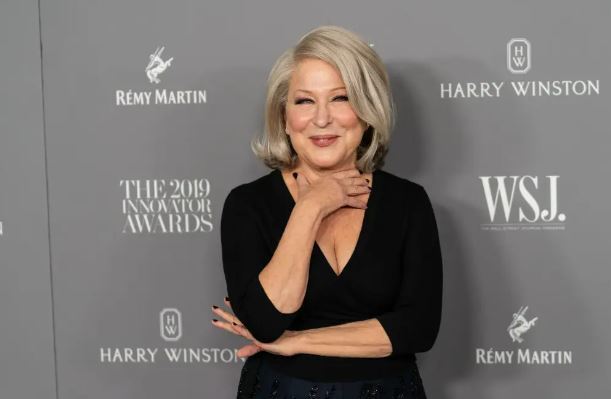 Bette Midler, 40 Yıldır Eşiyle Ayrı Yataklarda Uyuduklarını Açıkladı