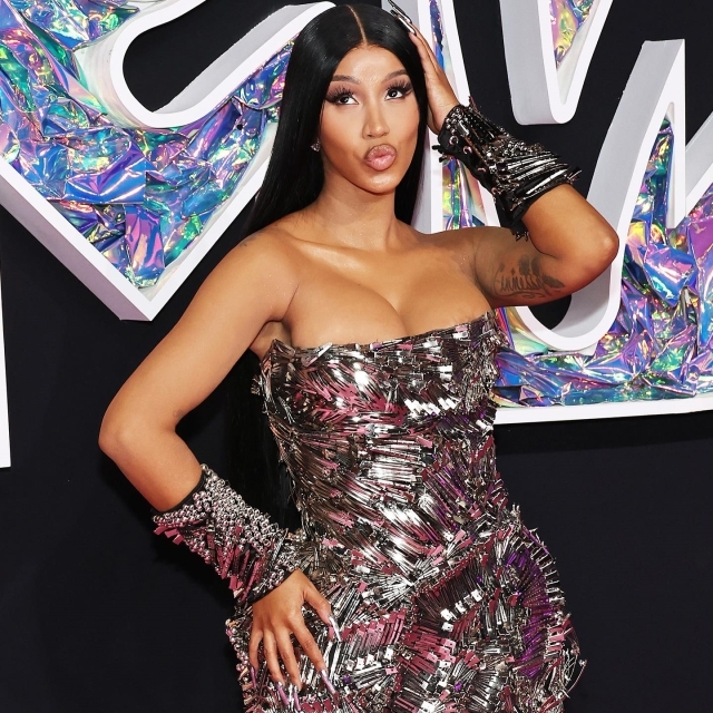 Cardi B., 7 yıllık eşi Offset'ten boşanma davası açtı ve hamile olduğunu duyurdu!