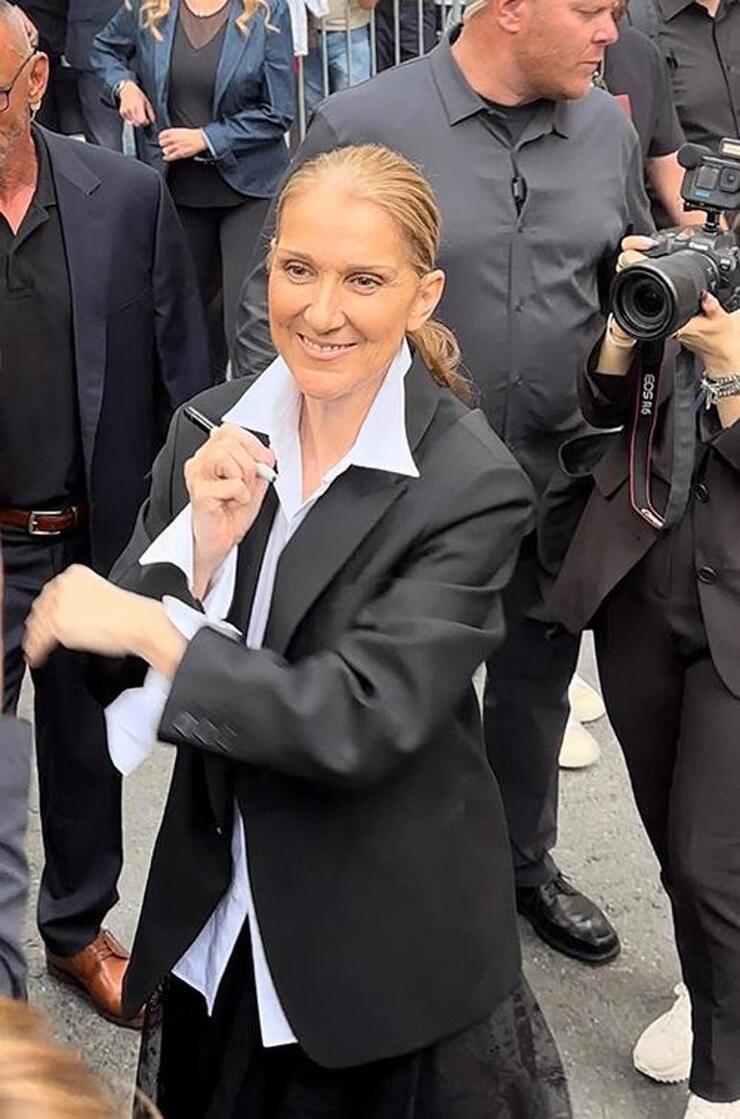 Celine Dion Paris Olimpiyatları'nda Katı Kişi Sendromu ile Sahne Aldı, Milyonları Ağlattı