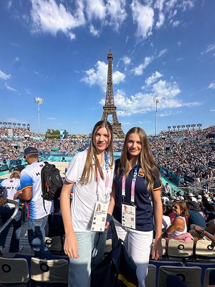 Leonor ve Sofia, Paris 2024 Olimpiyatları'nda yalnız başlarına dikkat çekiyorlar!