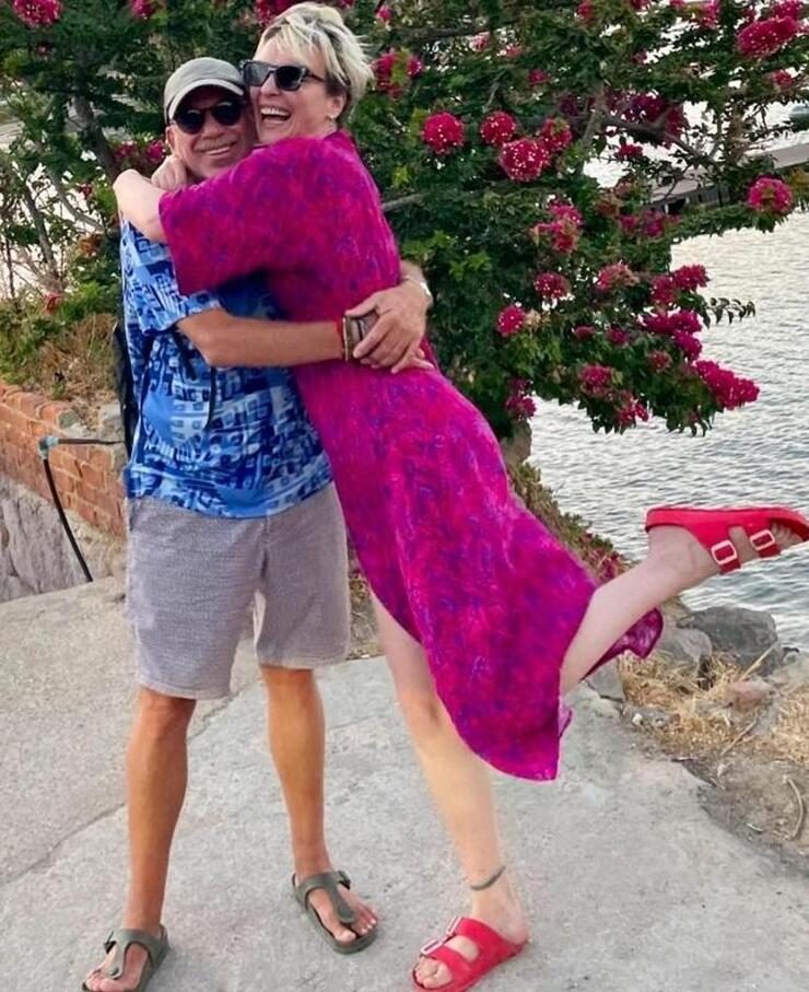 20 Yıllık Dostluk Aşka Dönüştü, Mehmet Esen ve Arzu Yanardağ Bozcaada ile Bodrum'da Tatil Yaptı