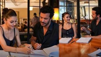 Barış Arduç'tan Hande Erçel'e övgü dolu sözler: "Rüzgara Bırak" filmi tamamlandı