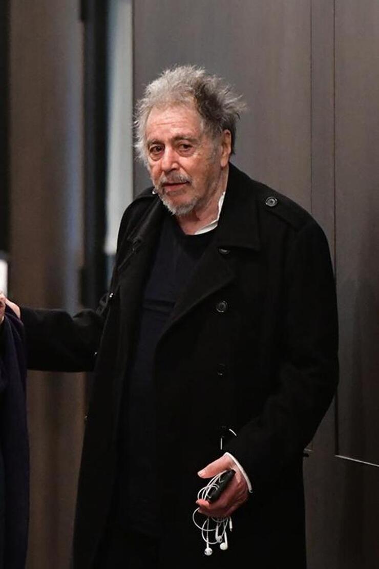 Al Pacino ve 30 yaşındaki sevgilisi Noor Alfallah: 14 aylık çocuklarıyla flaş poz!