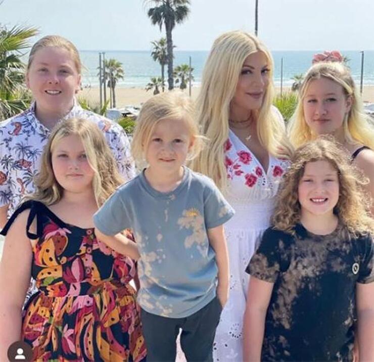 Milyarder Babadan Miras Bekleyen Tori Spelling Çocukları İçin Özel Pozlarını Satmayı Planlıyor