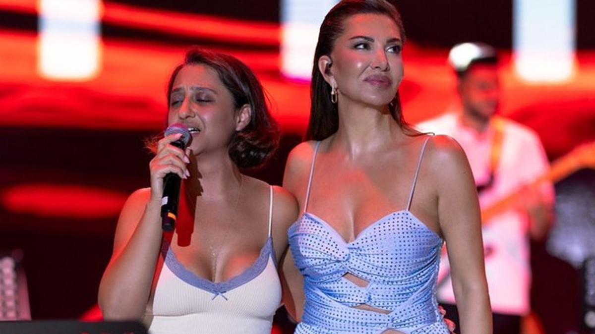 Ebru Yaşar ve Ecem Erkek'ten Bodrum'da düet sürprizi, sosyal medyada gündem oldu