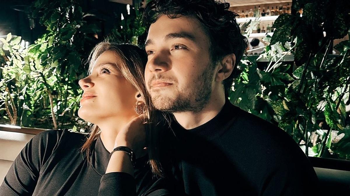 Leyla Tanlar ve Burak Dakak'tan Nişanlılık Döneminde Romantik Paylaşım